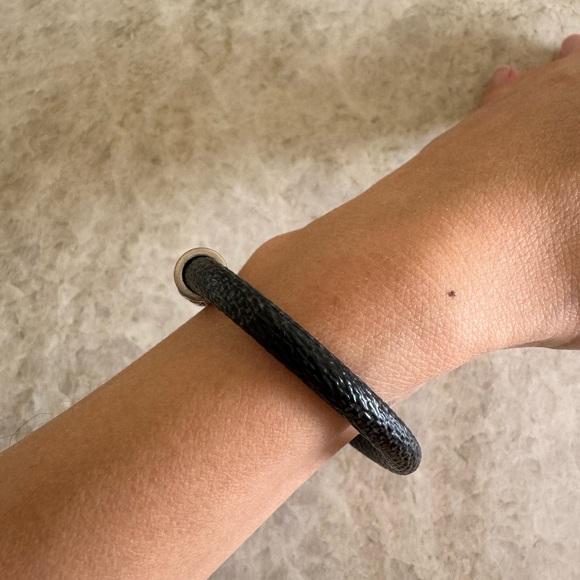 Louis Vuitton Men’s Digit Bracelet - Picture 4 of 5